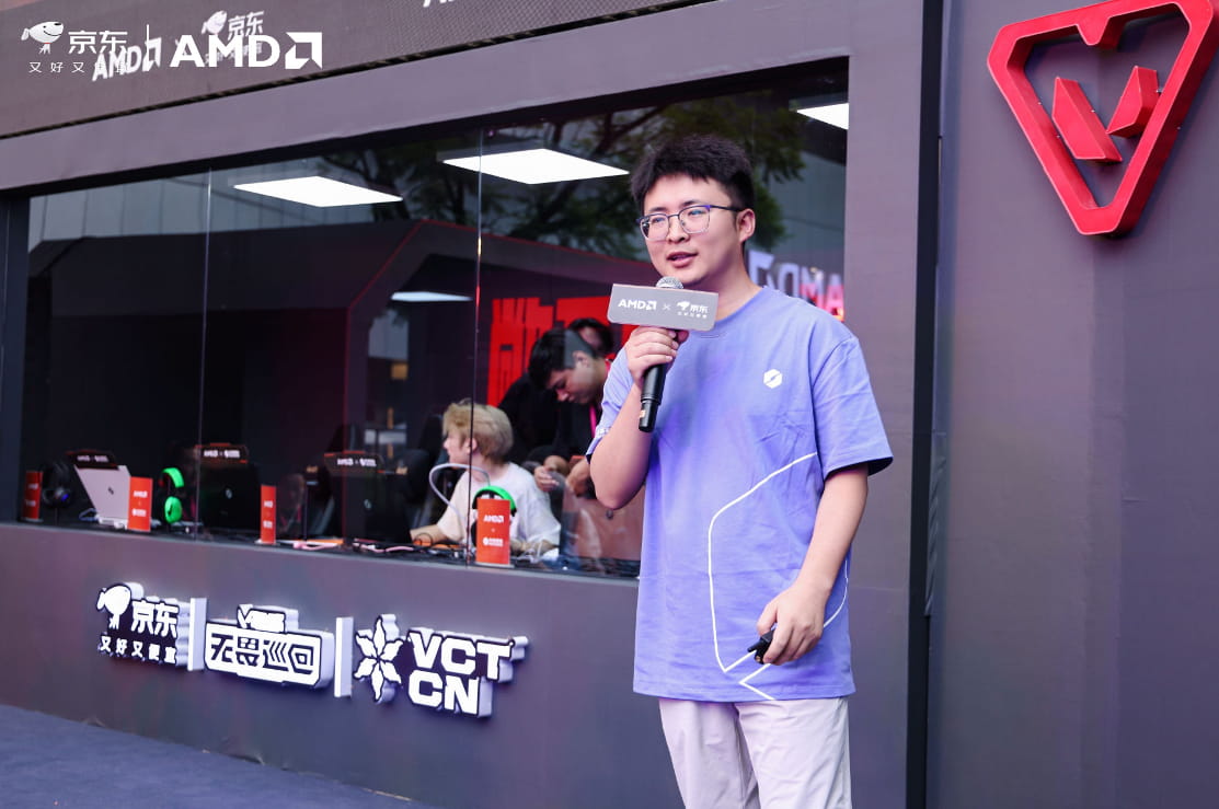 机械革命智能电竞中心产品经理梅洋登台分享
